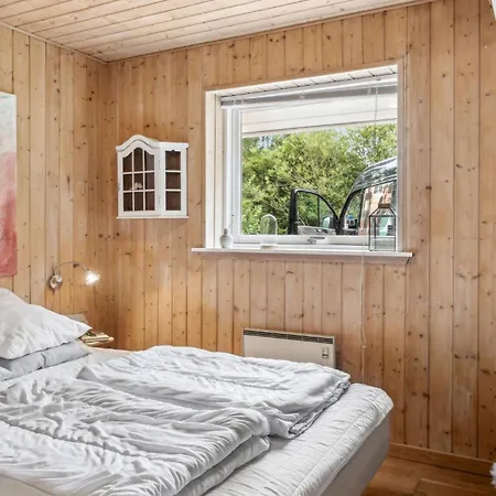 3 Bedroom Awesome In Idestrup Casa de Férias